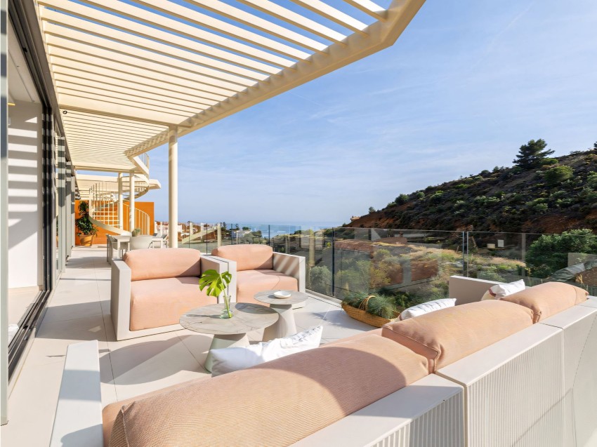 Luxe penthouse met 3 slaapkamers in El Higuerón Benalmádena met solarium en zeezicht